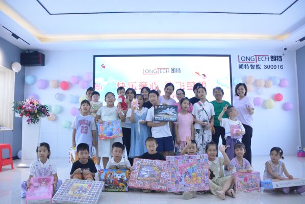 童心飞腾，，，，，，，温情满溢——yy易游体育智能圆满进行2025暑期亲子活动